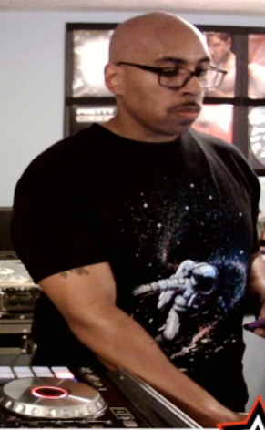 DJ2